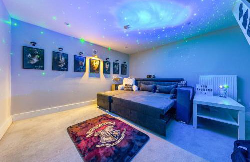 The Lumos House - 4 Bed Home w Parking near Harry Potter Studios - Foto 62