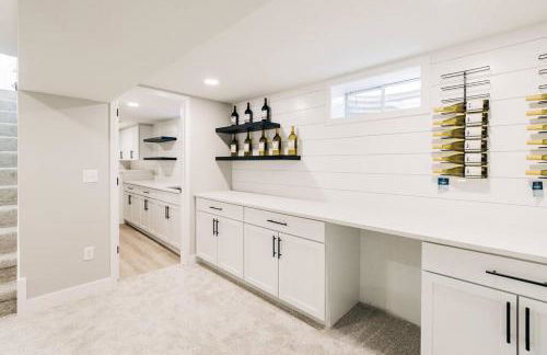 Beautiful luxury home freshly renovated with big yard, seating & grill pad - Foto 7