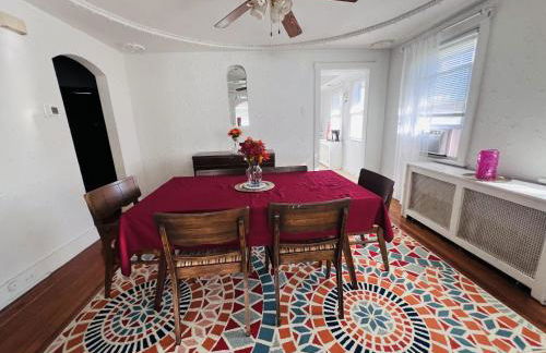 Charming 3 Bedroom Cottage Apartment in a Tudor-Style Home - Foto 9