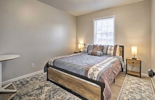 Renovated Logan Home with Pond and Fire Pit - Foto 23