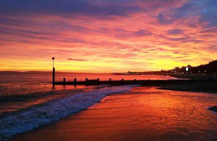 A Beautiful Apartment with Stunning Sea Views & Private Balcony - Photo 31