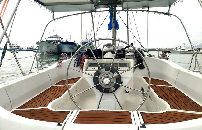 Sailboat Rental with Captain - Photo 8