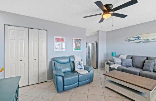 2BR Retreat with Pool, Near Beach and The Hangout - Photo 5