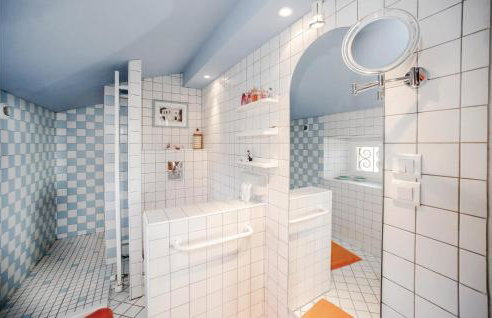 Lovely Home In Thizy-Les-Bourgs - Foto 47