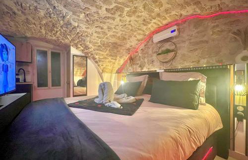 Secret LoveRoom - SpaBalnéo, Lit King Size, CLIM, Chic, calme et discret, 2 personnes - Foto 20
