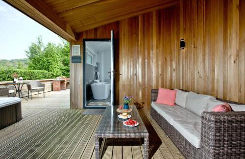 Orchard Lodge, Strawberryfield Park - Photo 34