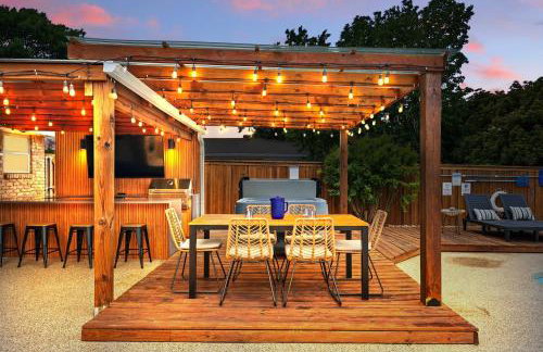 5BR w Pool, Golf Simulator, Game Room & EV Charger - Foto 41