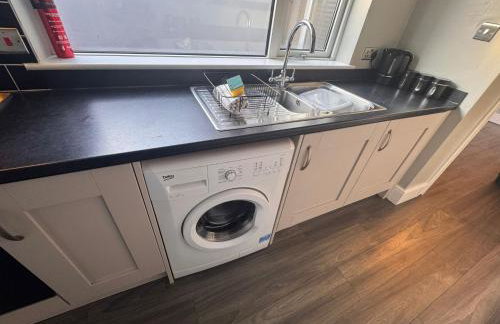 Central Near Hospital 2 Bedroom - Sleeps 4 - Self Check In - Fully Furnished - Foto 36