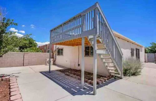 Comfy, contemporary quiet retreat vacation home with views - Foto 15