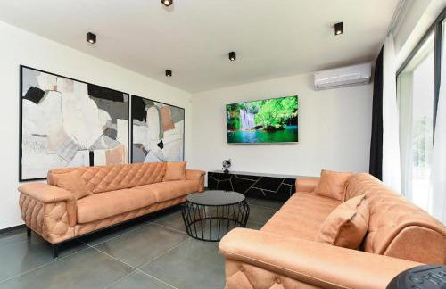 Spacious Villa With Pool and Garden in Stokovci - Foto 16