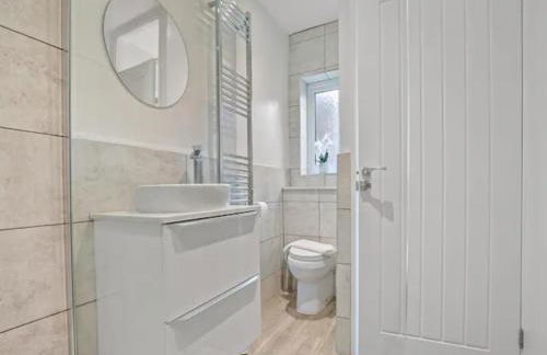 8 Eighth Ave Retreat On The Green Beautiful 4-Bed Home Pass The Keys - Foto 29