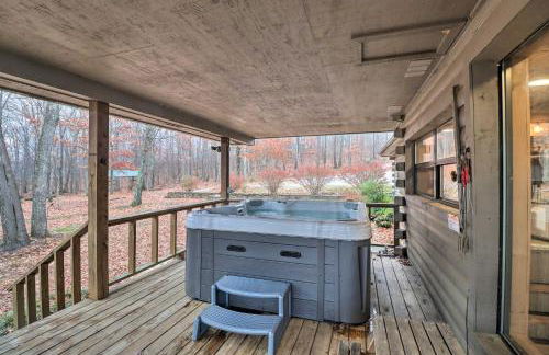 Charming Cabin with Hot Tub, Fire Pit and Views! - Foto 29
