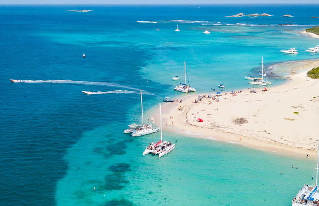 Excursion sur l'île d'Icacos en catamaran - Photo 1