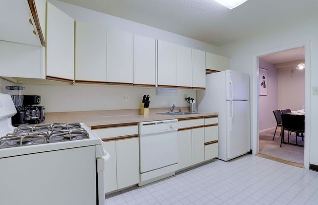 Bright Comfort in DC Apts - Foto 46