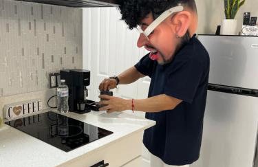 AMIRI Hollywood 5 mins from Hard Rock Stadium & The Guitar - Foto 20