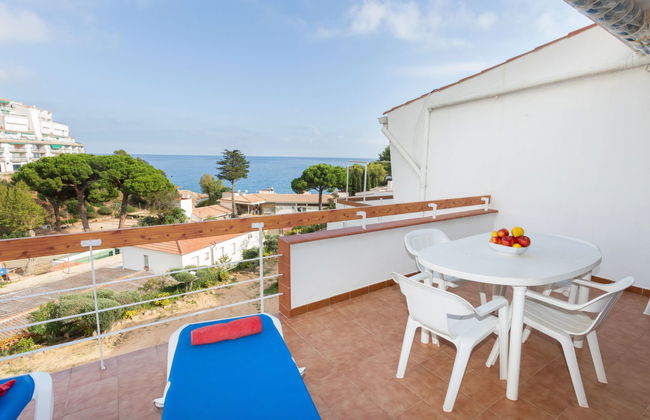 3 bedroom Apartment in Tossa de Mar with garden and terrace - Photo 17