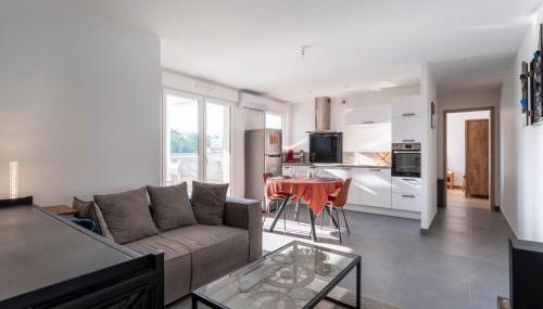 AZALEE - Parking gratuit - Terrasse couverte - Proche transport - Tout équipé - Photo 5, stove, minibar