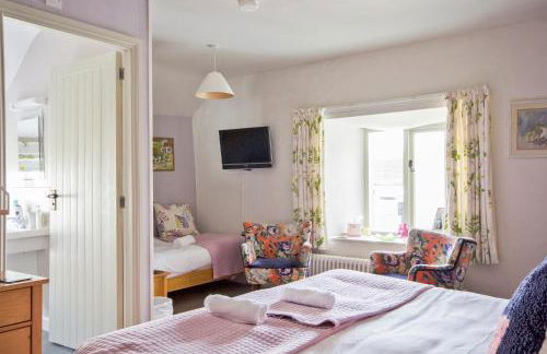 Hawthorn Farm Guest House - Photo 55