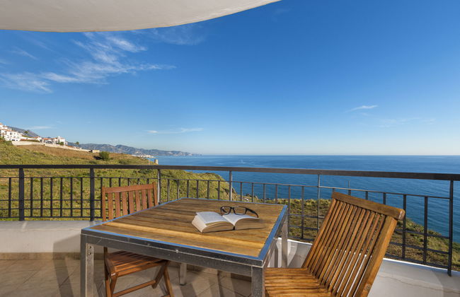 Lateral View - Photo 3