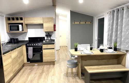 BAF Luxury Stays - Billing Aquadrome - Caravan Sleeps 8 - Photo 7