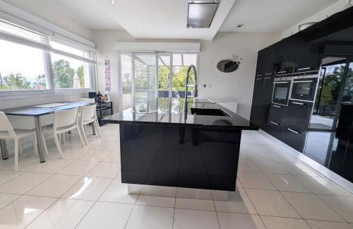 Luxurious Villa with Pool - Foto 68