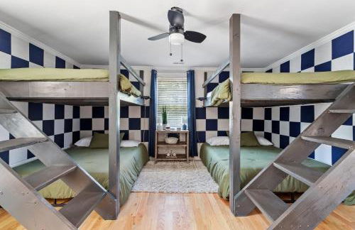 GATHERING HOUSE IN HISTORIC OAKWOOD - Foto 11