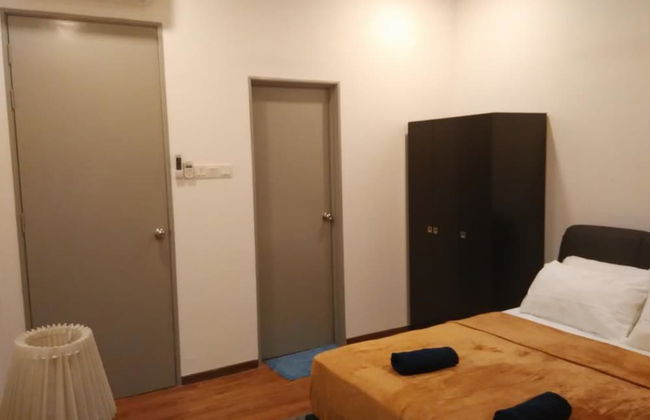 Cozy Crib at 7 Tree Seven Residence - Photo 3