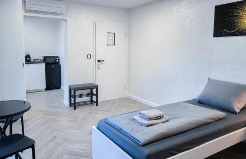 ALFA Stuttgart Doppelzimmer Teeküche Porsche Bosch l Gemeinschaftsbad WIFI SmartTV l Double room with kitchenette and shared bathroom BS21A9 - Foto 3