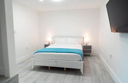 Luxury Retreat 3B ,2Ba POOL , Coral Gables Center - Photo 54