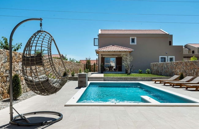 With Pool, Jacuzzi and Sauna - Photo 1