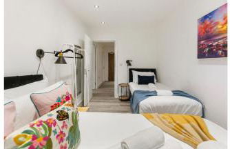 A Splash of Color: Spacious & Funky 3-BR Flat - Foto 24