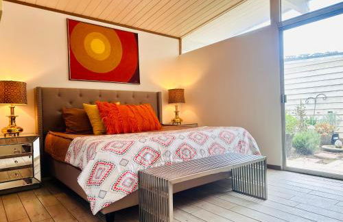 LOOK and BOOK! Midcentury Modern Home near Beach! - Photo 13