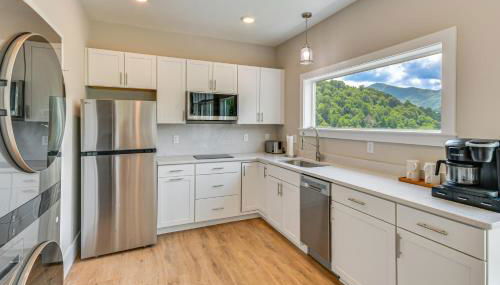 Hike and Ski Mtn-View Retreat in Maggie Valley! - Foto 2