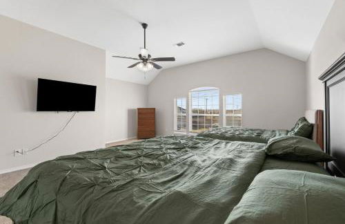 Spacious 5-bedroom villa in welcoming Burleson with WiFi, AC - Foto 9