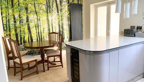 Spacious Five-Bedroom House Close to York Centre - Orchid House - Photo 1