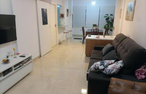 Ponta da Praia amplo 3dorm 3ban frente ao mar - Foto 8