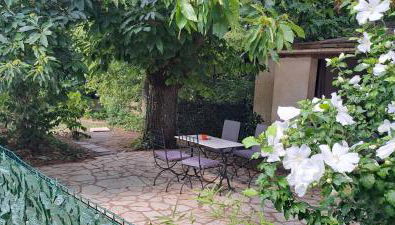 TourTour in the Loire Valley poolside Chalet - Photo 5