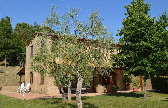 Cottage With Private Swimming Pool - Photo 15