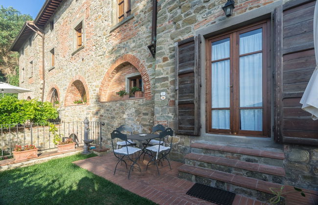 Holiday Home Features a Garden Features and Free Wifi - Photo 12