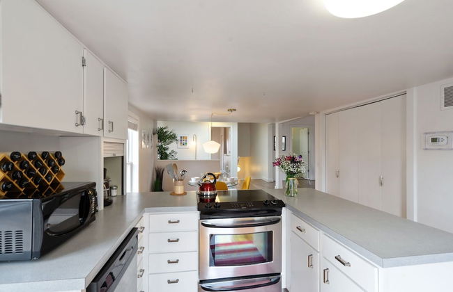 Pine Street Loft –Just steps from Old Town Square! - Photo 8