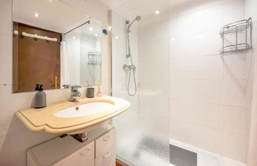 One haven with stunning views - Foto 24