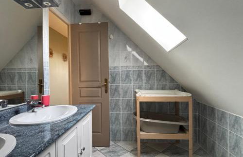 Villa des pontons Maison 5 chambres avec grand jardin clos et belle terrasse séjour spacieux lumineux à 2 kms de la plage d'Arromanches près de Bayeux, Omaha beach - table de ping pong - garage - Foto 28