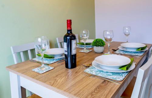 Modern 2-Bed Home with Free Parking Near Peak District - Foto 8