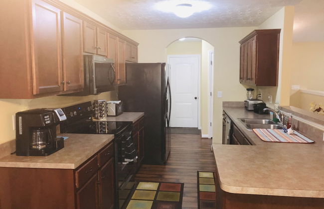 Spacious 3 BR Ranch House W Patio Yard in a Quiet Suburb - Foto 13