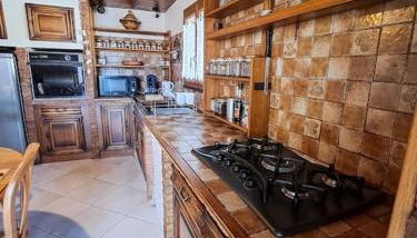 L'échappée authentique- Maison centre-ville- véranda climatisée-jardin - Photo 3, stove