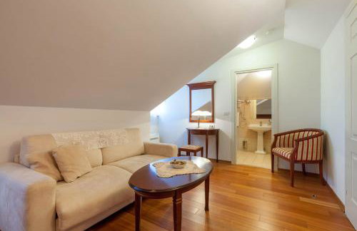 Your Family Oasis by the Sea Villa Mir Vami, heated pool - Photo 26