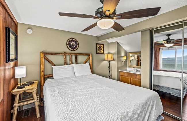 Sleeps 4 Hot Tub Indoor Pool Mountain Views - Photo 18