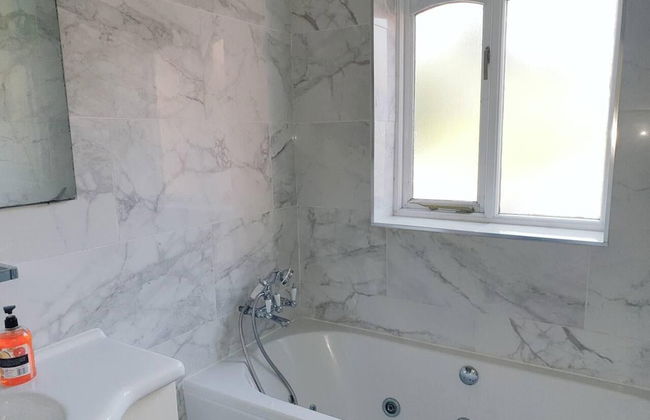 Lovely 4-bed , 3 Bath Villa in Bolton, Manchester - Foto 18