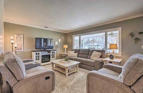 Mattituck Home with Fireplaces - Near Wineries - Foto 2