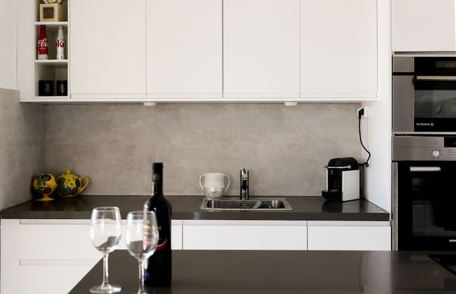 Amazing Apartment near Mahane Yehuda - Photo 14